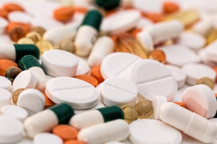 vaias capsulas de comprimidos misturadas.