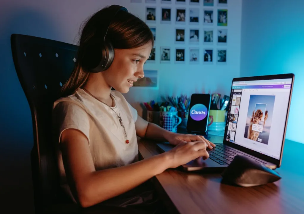 menina usando rede social em um computador de mesa.